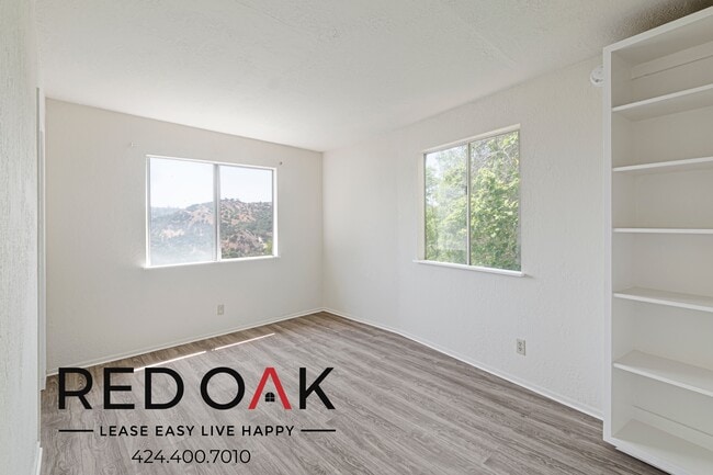 474 1/2 Crane Blvd in Los Angeles, CA - Building Photo - Building Photo