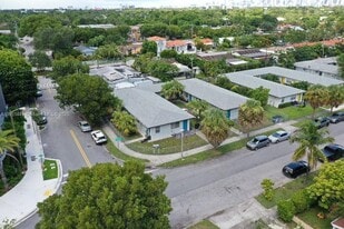 2499 SW 27th St in Miami, FL - Building Photo