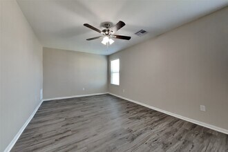 16758 N Rail Dr in Conroe, TX - Building Photo - Building Photo