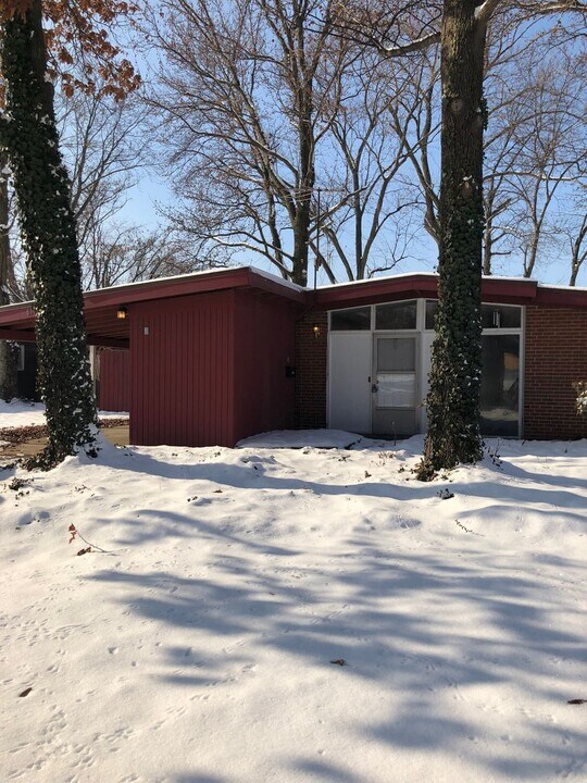 6563 January Ave in Berkeley, MO - Building Photo