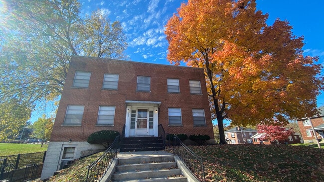 227 W Dunklin St, Unit 4 in Jefferson City, MO - Building Photo - Building Photo