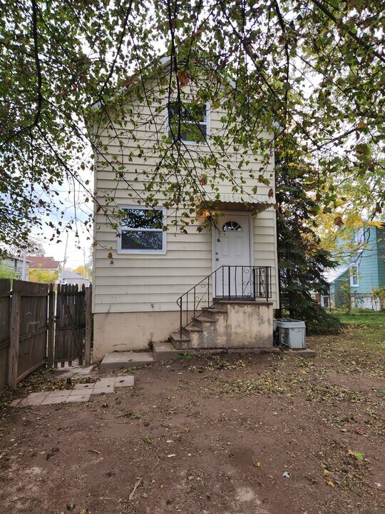 100 Fobes Ave in Syracuse, NY - Building Photo