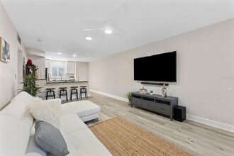 3206 W Azeele St, Unit 104 in Tampa, FL - Building Photo - Building Photo