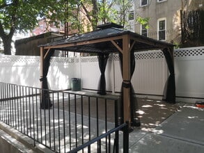 2551 14th St, Unit Apt. 2R in Astoria, NY - Foto de edificio - Building Photo