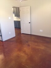 1106 W 2nd St in McGregor, TX - Foto de edificio - Building Photo