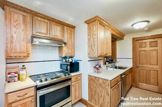 16 S Russell St in Boston, MA - Foto de edificio - Building Photo