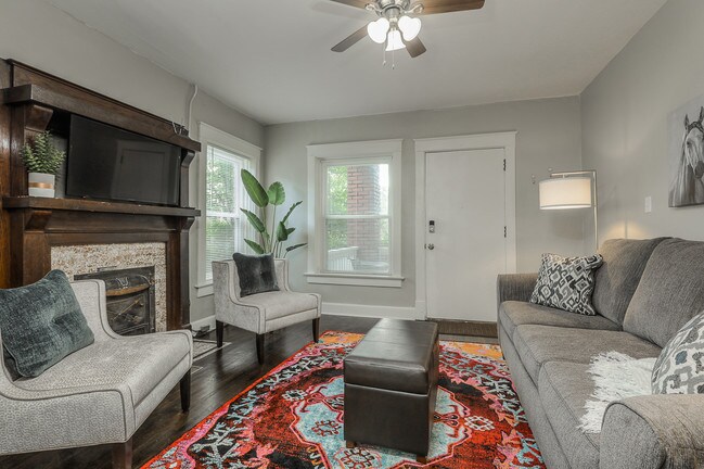 2710 Holmes St-Unit -1S in Kansas City, MO - Foto de edificio - Building Photo