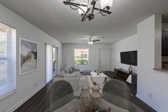 Savannah Place Apartments and Townhomes in Boca Raton, FL - Building Photo - Building Photo