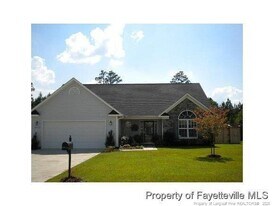 2913 Aristocrat Ln in Fayetteville, NC - Building Photo