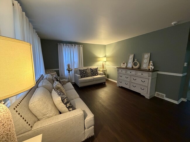 202 Hickory Rd in Oakwood Hills, IL - Building Photo - Building Photo