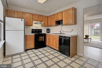 8607 Woodhue Ct in Manassas Park, VA - Building Photo - Building Photo