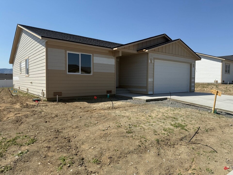 346 S Newton Ave in East Wenatchee, WA - Building Photo