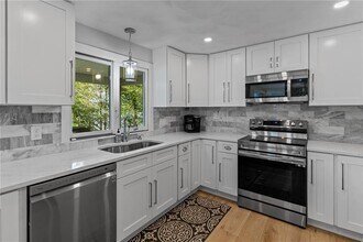 8 Woodsia Rd in Narragansett, RI - Building Photo - Building Photo