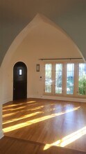 6267 Commodore Sloat Dr in Los Angeles, CA - Foto de edificio - Building Photo
