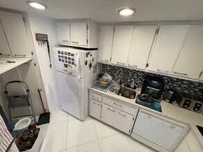 801 Brickell Bay Dr, Unit 671 in Miami, FL - Foto de edificio - Building Photo