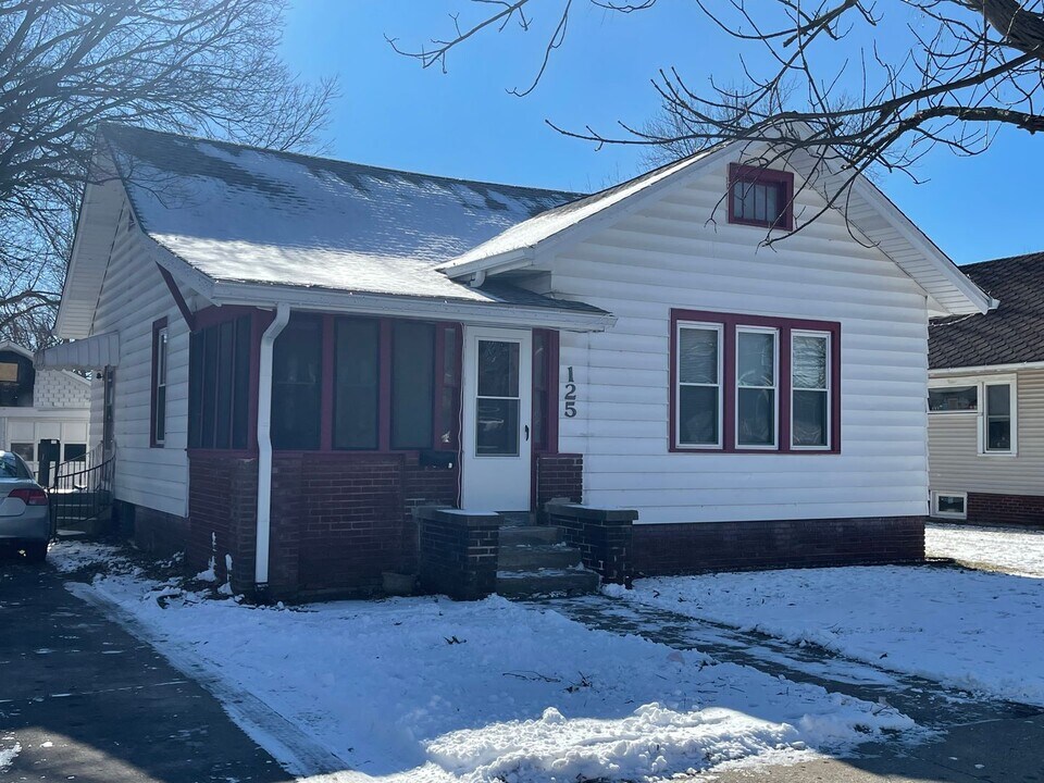 125 W Stadium Ave in West Lafayette, IN - Building Photo