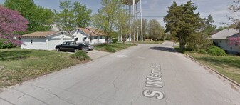 901 W 7th St in Chanute, KS - Building Photo