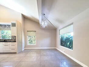 15424 Camarillo St in Sherman Oaks, CA - Building Photo - Building Photo