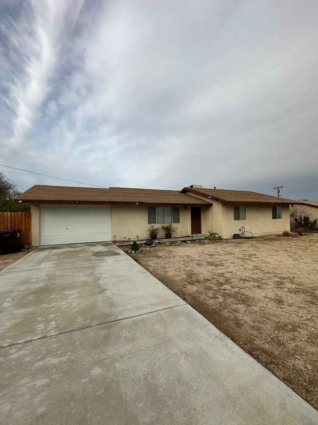 7054 Juniper Ave in Twentynine Palms, CA - Building Photo - Building Photo