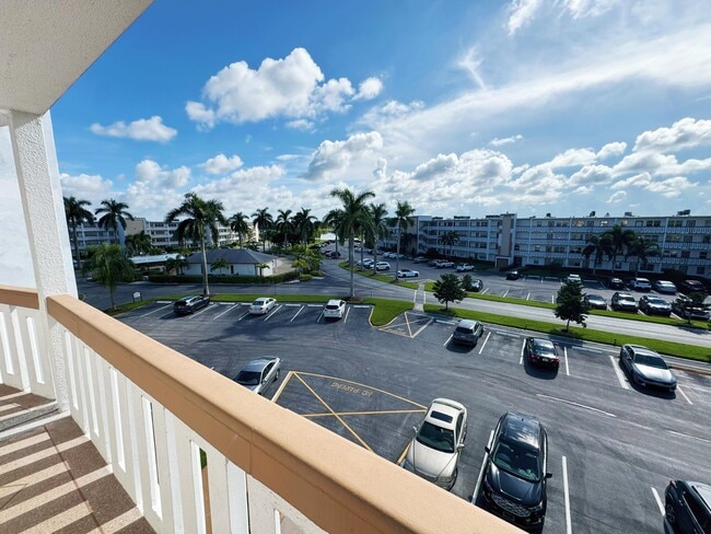4075 Cornwall D in Boca Raton, FL - Building Photo - Building Photo