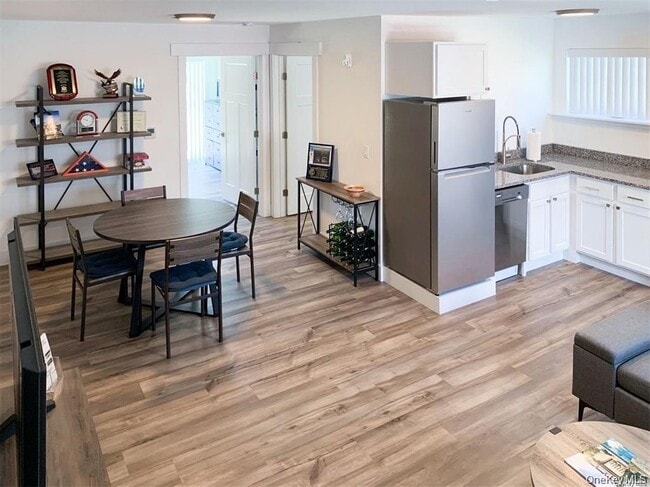 25 Polk St in Rocky Point, NY - Building Photo - Building Photo