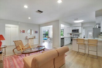 85 Hickory Hill Rd in Jupiter, FL - Building Photo - Building Photo