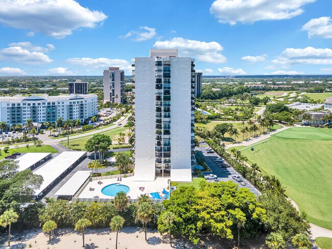 2000 Presidential Way in West Palm Beach, FL - Building Photo - Building Photo