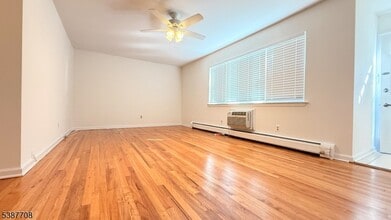 132 Ramsey Park Ct in Ramsey, NJ - Building Photo - Building Photo