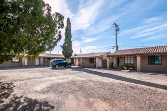 Howdy Manor Apartments in Tucson, AZ - Foto de edificio - Building Photo