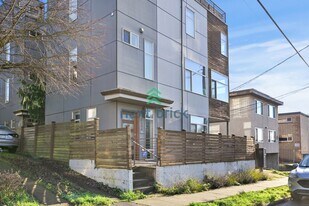 6544 24th Ave NW in Seattle, WA - Building Photo