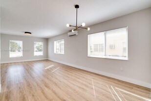 2920 S Le Jeune Rd in Miami, FL - Building Photo