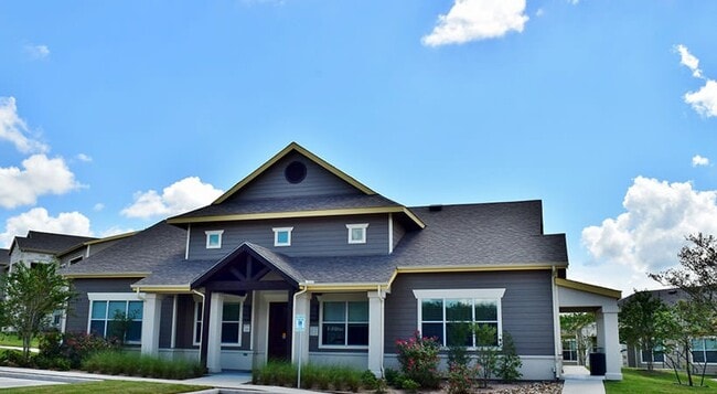 Bailey Square in Cuero, TX - Building Photo - Building Photo