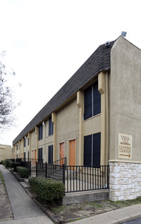 Vista Del Sol Apartments in Dallas, TX - Foto de edificio - Building Photo