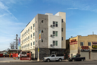 6211 S Vermont Ave in Los Angeles, CA - Building Photo - Building Photo