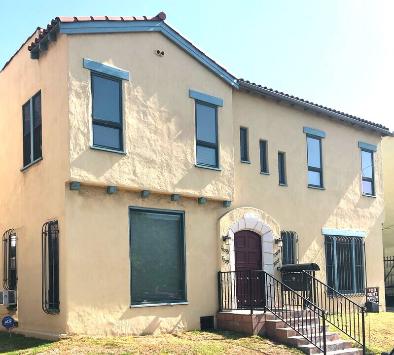 7009 Willoughby Ave in Los Angeles, CA - Building Photo