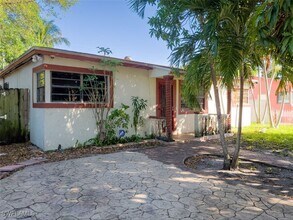 271 NE 170th St in North Miami Beach, FL - Building Photo - Building Photo