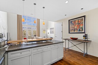 1318 N Cleveland Ave, Unit 3N in Chicago, IL - Foto de edificio - Building Photo