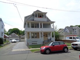 79 2nd St, Unit 2nd in Fairfield, CT - Building Photo
