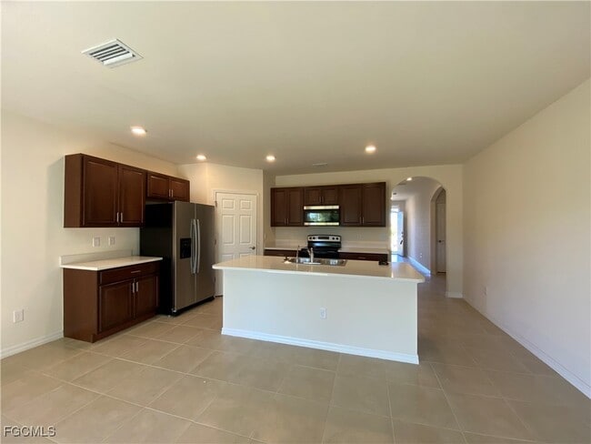 1913 NW 24th Pl in Cape Coral, FL - Building Photo - Building Photo