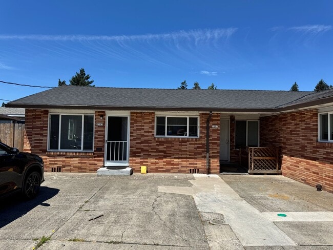2215-2215 NE 81st Ave