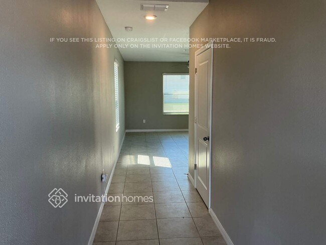 7121 King Crk Dr in Sun City Center, FL - Building Photo - Building Photo