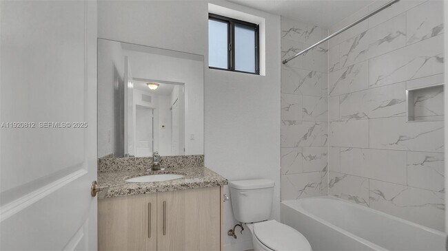 2400 W 5th Way-Unit -203 in Hialeah, FL - Building Photo - Building Photo