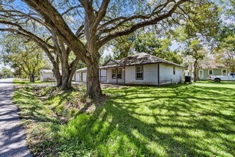 11903 22nd St in Santa Fe, TX - Building Photo - Building Photo