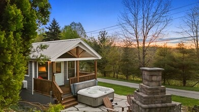 153 Cool Springs Dr in Blowing Rock, NC - Building Photo - Building Photo