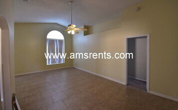 3350 Smoke Signal Cir in Kissimmee, FL - Building Photo - Building Photo
