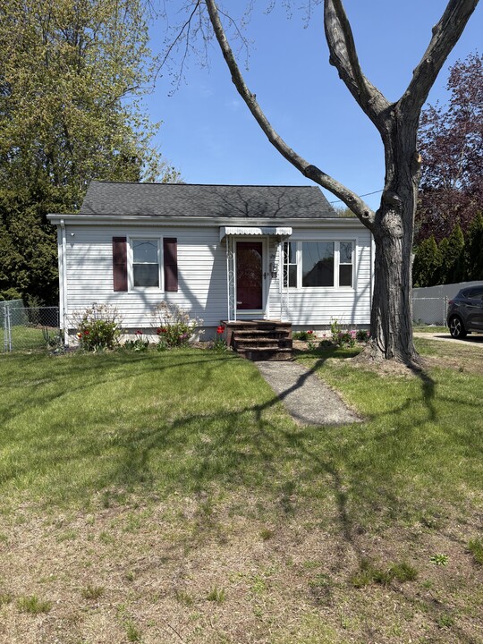 29 Bray Ave in Milford, CT - Foto de edificio