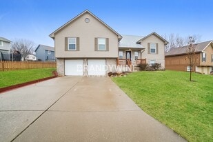 914 SW Foxtail Dr in Grain Valley, MO - Building Photo