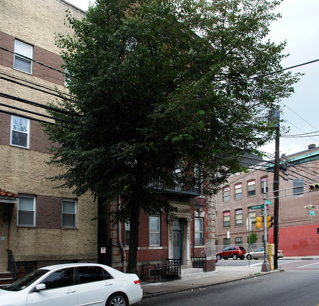 606 N 6th St in Newark, NJ - Foto de edificio - Building Photo