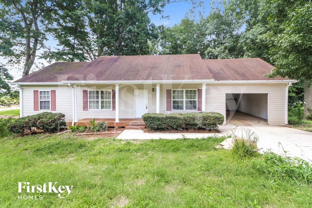 6201 9th St in Lula, GA - Foto de edificio