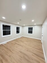 4 Stratton Ln, Unit A in Raymond, NH - Foto de edificio - Building Photo